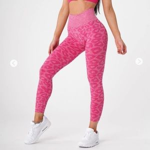 Leopard print seamless leggings